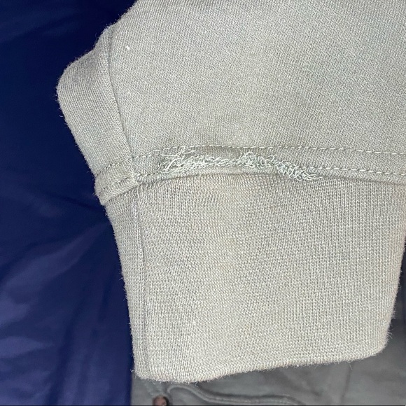 LIKE- NEW MENS OLIVE HOODIE - Picture 5 of 5